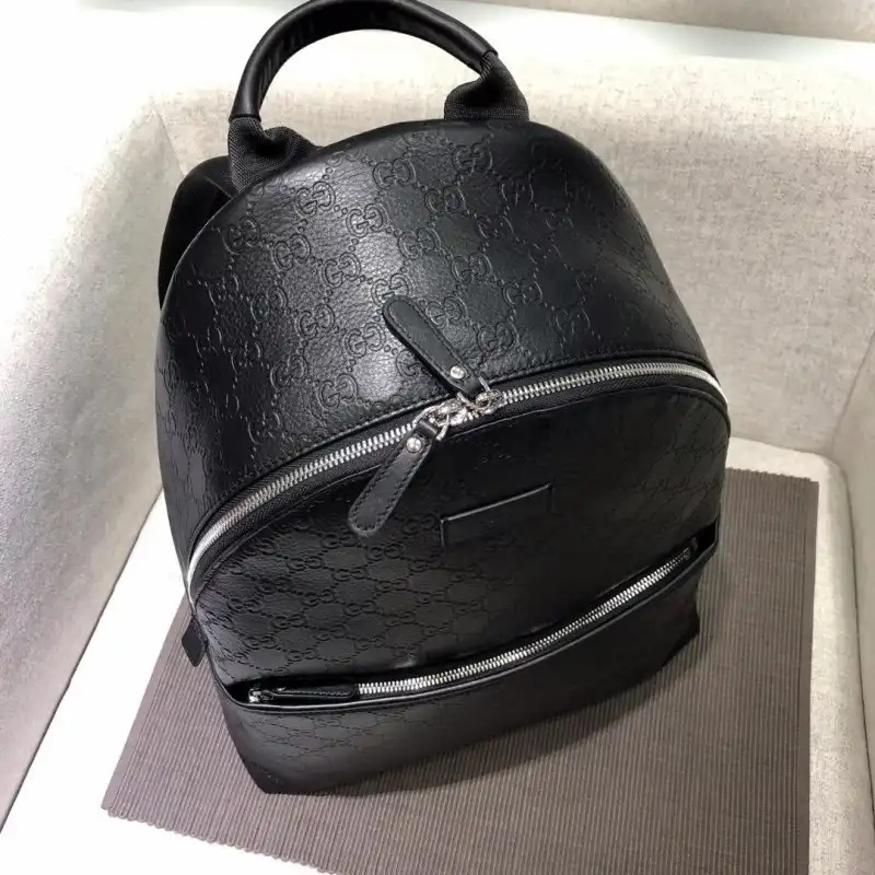 G*u*i bags 1917m0066