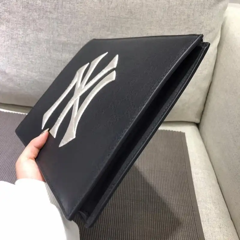 G*u*i bags 1917m0077