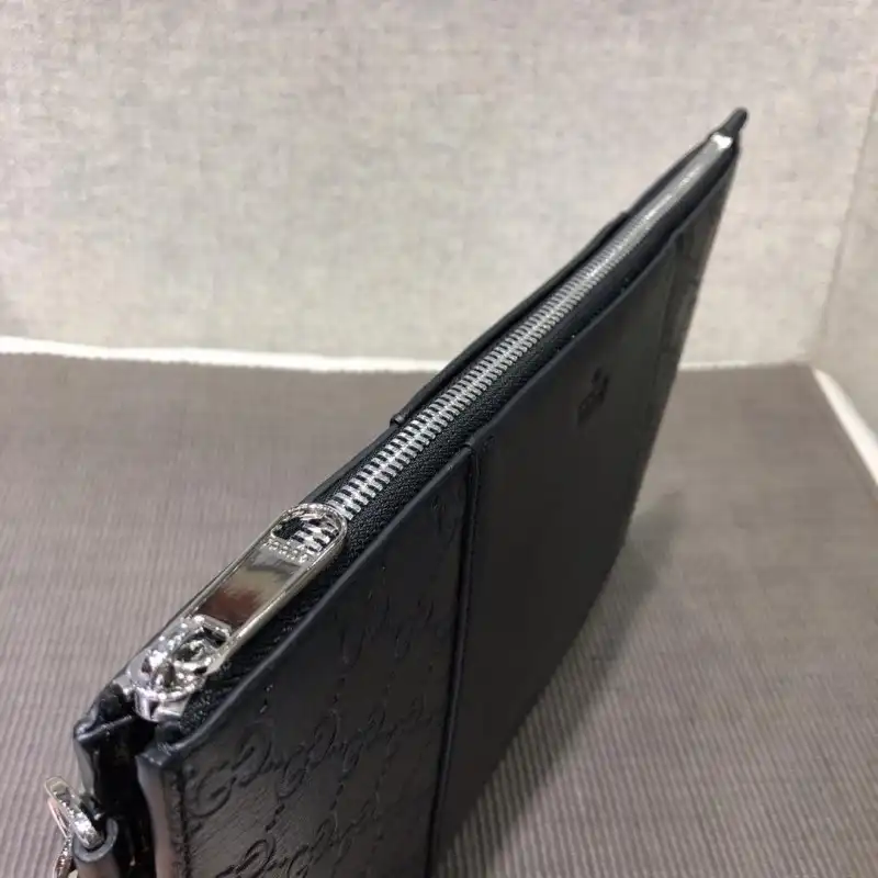 G*u*i bags 1917m0078