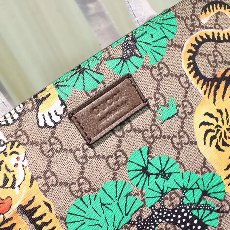 G*u*i tote bags 19gm0012