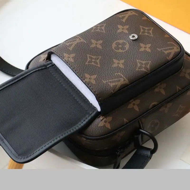 LV Bags 2106DJ0033