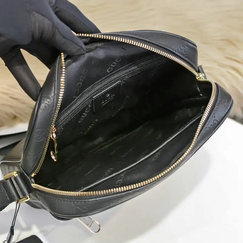 G*u*i s bags 2110yz0022