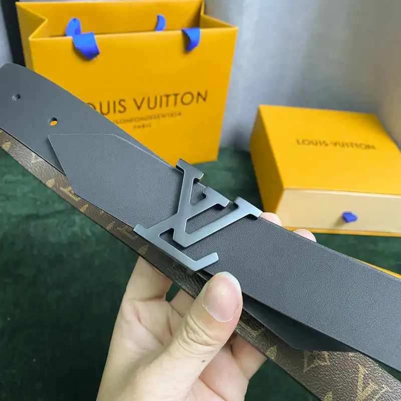 LV Belts 2204XA0032