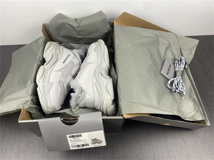 BLCG Triple S Fake Fur Grey  668563 W3CQ5 Supportive 4433