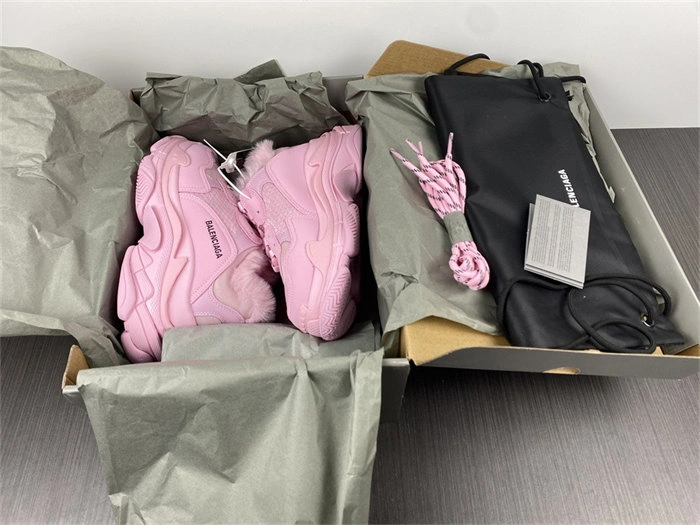 BLCG Triple S Fake Fur Pink  668562 W3CQ5 Versatile 4438