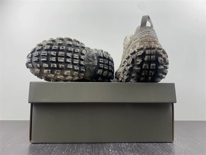 Balenciaga Defender Beige 685611 W2RAF Comfortable 4397