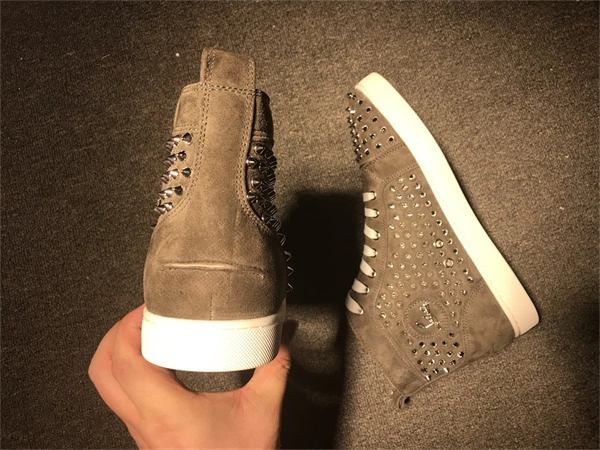 Trendsetting Christian Louboutin 2700