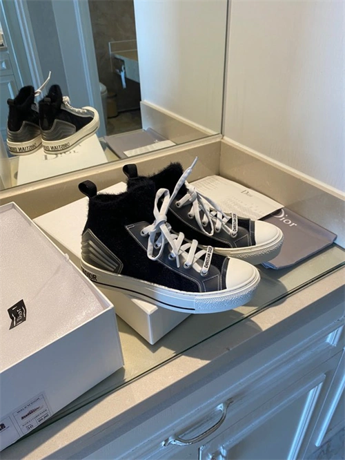 Packable DR Sneaker 1083