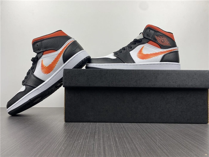 WellDesigned Jordan1 Mid Zig Zag DN4929- 3700