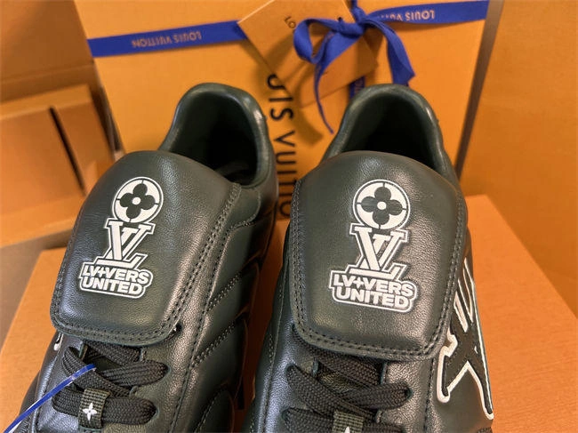 Louis Vuitton Sleek 1667