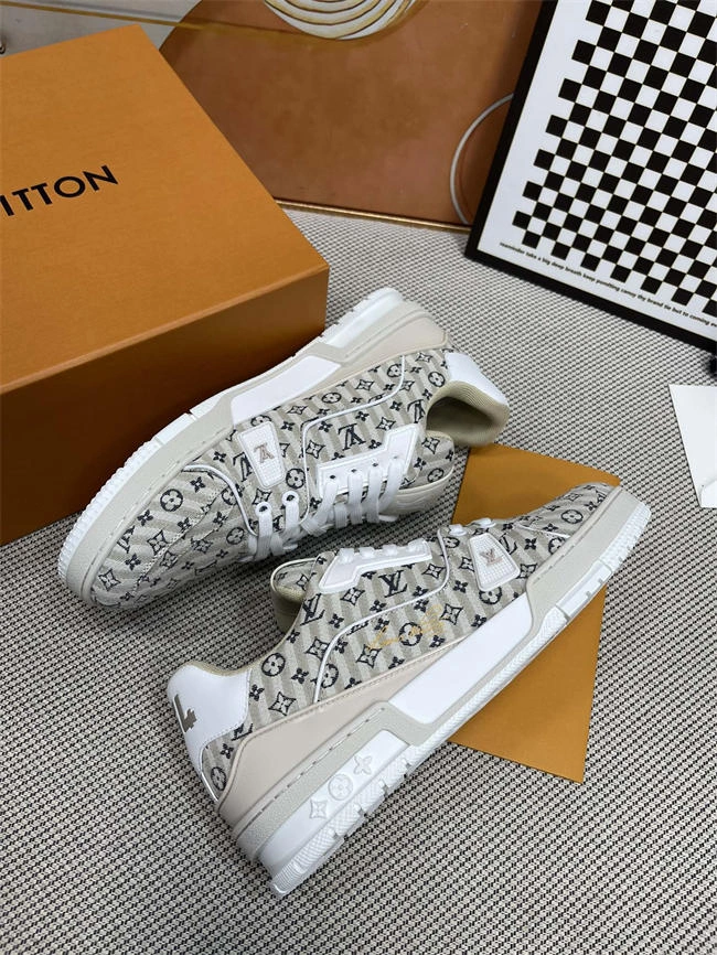 Minimalist Lv Trainer Sneaker 2110