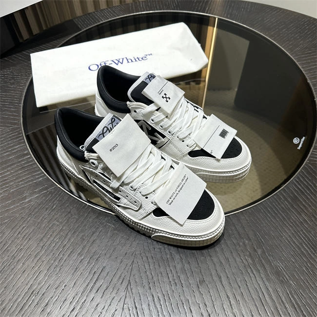 Durable Off-White Sneaker 3103