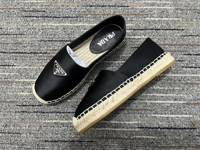 Durable Prada Leather Sneaker 3315